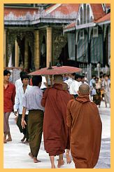 Yangon: Shwedagon Pagode - Mnche