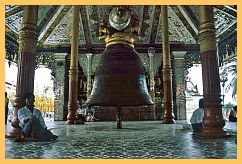 Yangon: Shwedagon Pagode - groe Glocke