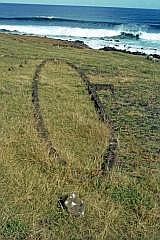 Fundament eines Hare Paenga, eines bootfrmigen Hauses