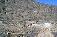Auf dem Weg nach Chilas: Holzrutsche