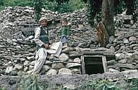 Nagar-Tal: Typisches Haus, ganz der Landschaft angepasst