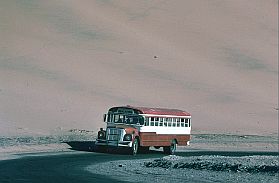 Bus vor der Dne bei Huacachina