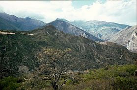 Gebirgslandschaft auf dem Weg nach Cuzco