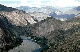 Gebirgslandschaft auf dem Weg nach Cuzco