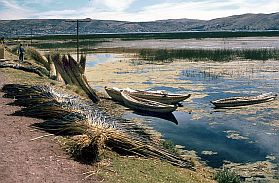 Schilfboote am Titicacasee