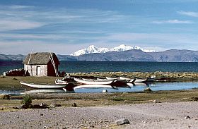 Boote am Titicacasee mit Knigskordillere