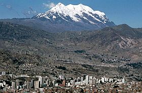 Blick auf La Paz mit Illimani