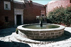 Arequipa: Brunnen im Kloster Santa Catalina