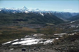 Gebirgslandschaft mit Schnee