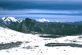 Gebirgslandschaft mit Schnee