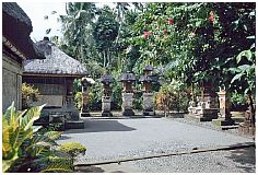 Hof im Dorf Batuan: Familienschrein