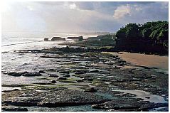 Felsenkste bei Tanah Lot