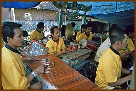 Beschneidungsfeier in Banjar - Gamelan