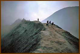 Auf dem Kraterrand des Bromo