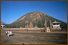 Tempel am Fu des Mt. Batok