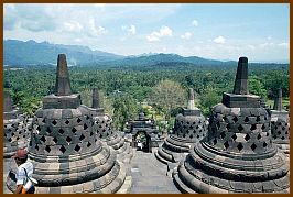 Borobudur - Im Arupadhatu-Bereich 