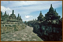 Borobudur - Im Arupadhatu-Bereich 