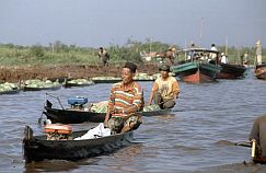 Kanal bei Negara mit Booten
