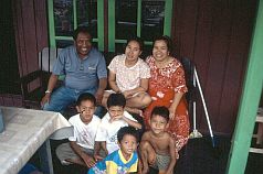 Yadis Onkel mit Familie in Pangkalanbun