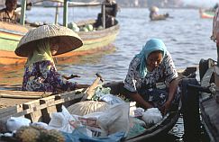 Banjarmasin: Verkaufsboot auf dem Floating Market