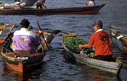 Banjarmasin: Floating Market, Verkaufsboote