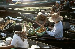 Banjarmasin: Handel auf dem Floating Market