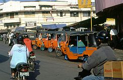 Banjarmasin: 3-rdrige Motorradrikschas