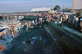 Tanjung Luar: Platz des Fischmarktes