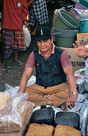 Tanjung Luar: Tabakhndler