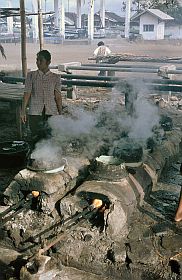 Tanjung Luar: Fisch wird gekocht