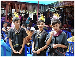 Senggigi: Traditionelle Hochzeit - Brautjungfern