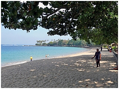 Senggigi: Strand vorm Hotel