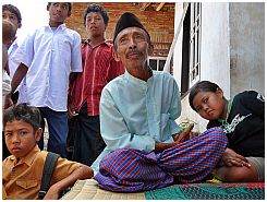 Kuang Derek bei Sakra: Freund von Syarif mit Kindern