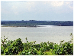 Bewsserungsdamm bei Pengga mit See