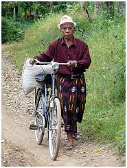 Mann mit Fahrrad