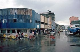 Ambon: Teilweise zerstrtes Geschftszentrum