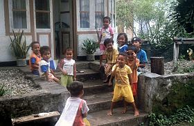 Banda Besar: Kinder im Kampung Lontar