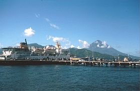 KM. Sangiang am Pier im Hafen von Ternate-City