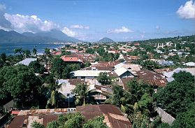 Ternate: Blick auf die Stadt von Fort Toloko