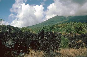 Gunung Gamalama und alter Lavafluss