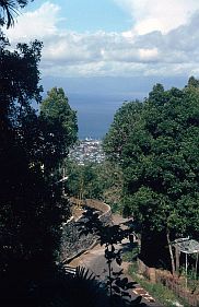 Am Hang des Gamalama, Blick auf Ternate City