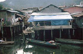 Ternate City: Huser in der Nhe des Marktes
