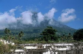 Tidore: Treppen des ehemaligen Sultanspalastes in Soa Siu