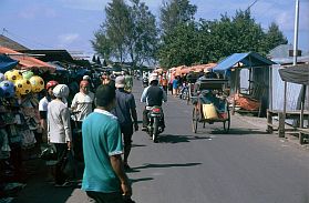 Tidore: Marktstrae bei Dowora