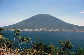 Tidore: Blick auf Ternate