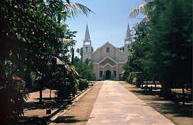Pulau Kuro: Dorfkirche