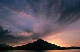 Sonnenuntergang zwischen Tobelo und Galela