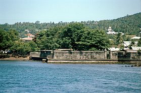 Ternate: Fort Kalamata/Kayu Merah