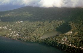 Sdkste Ternates: Danau Laguna aus der Luft