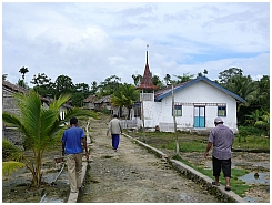 Dorf Lang Halau. Kirche